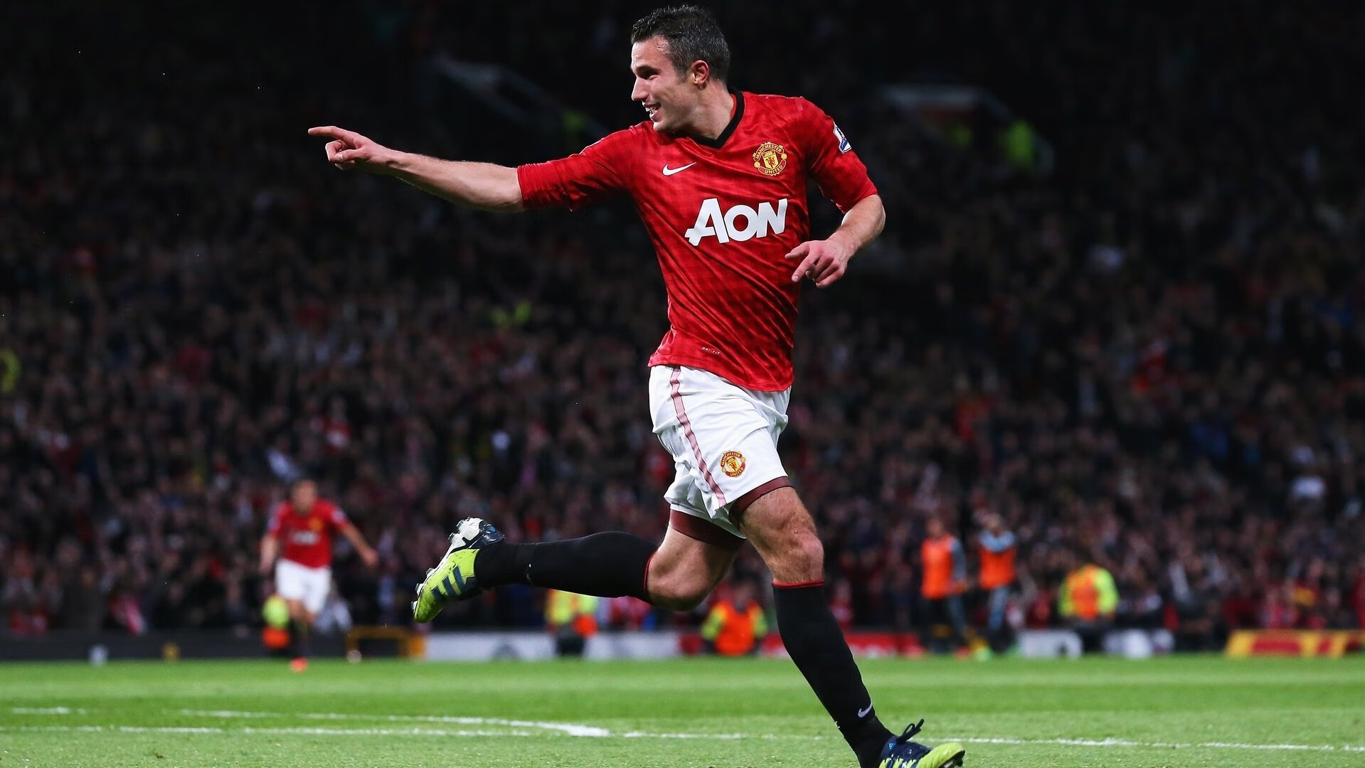 “新加坡游泳赛场：泳者挑战自我，争夺荣誉”